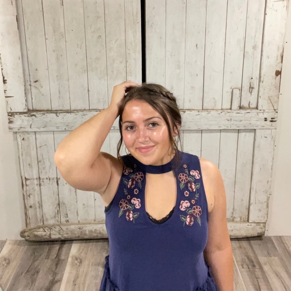 Navy floral halter tank - Picture 2 of 3